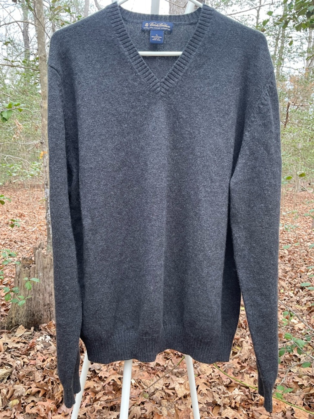 Brooks Brothers Men's Dark Charcoal V-Neck Sweater lambswool vintage Hong Kong